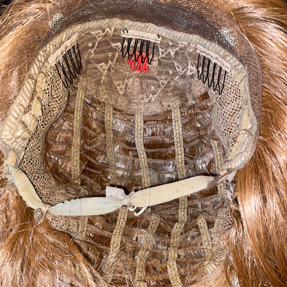 Used Lace Honey Blonde Wavy Wig - Picture 11 of 16
